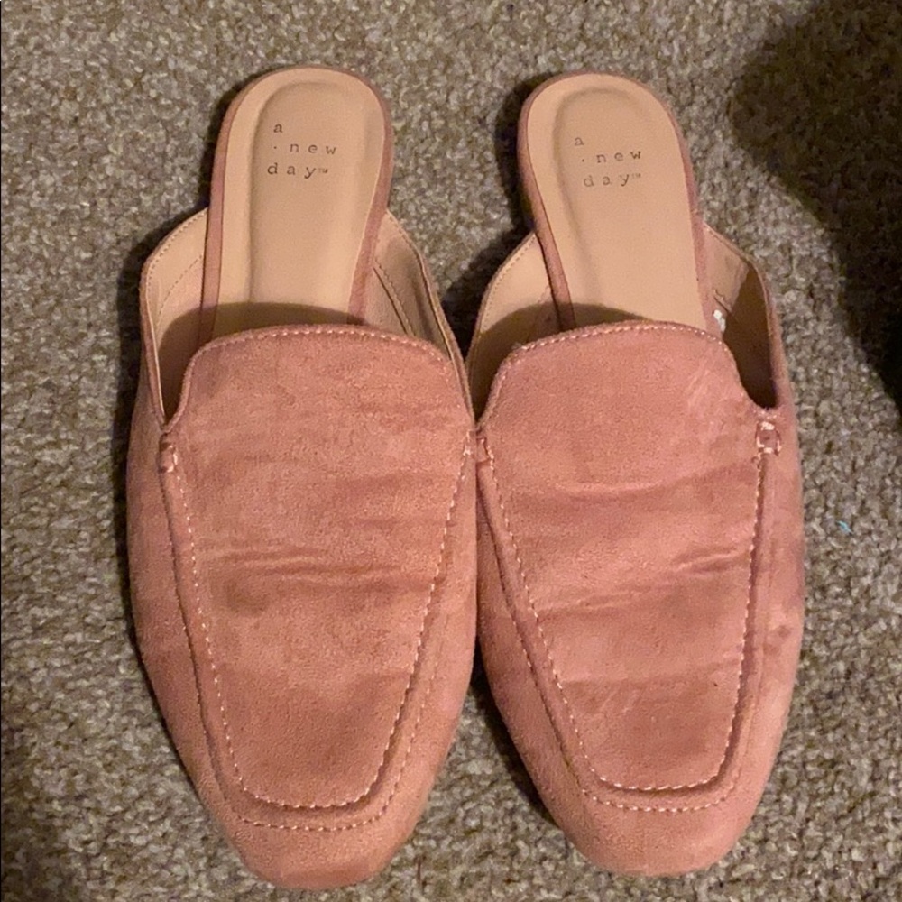Pinks mule flats